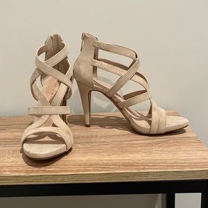 Kelly and Katie size 7 nude heel